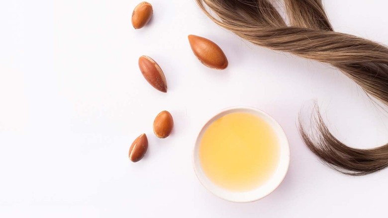 Argan yağının saça faydaları nelerdir? Argan yağı saça nasıl uygulanır? 7 soruda aryan yağı kullanım rehberi