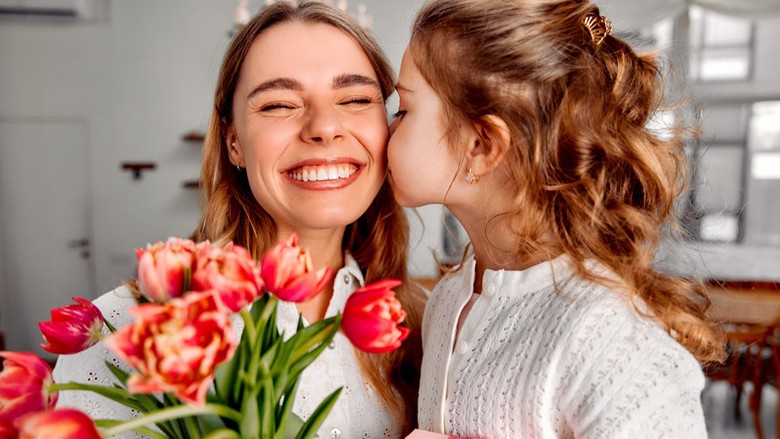 Anneye hangi çiçek alınır? Anneliği simgeleyen çiçekler nelerdir?