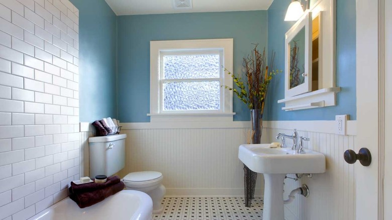 Geceleri banyo penceresini açık bırakmak neden kötü bir fikir olabilir?