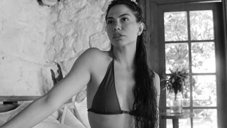 Demet Özdemir'den siyah beyaz yeni tatil kareleri