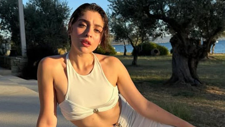 Cemre Baysel tatil rotasını Yunanistan'a çevirdi