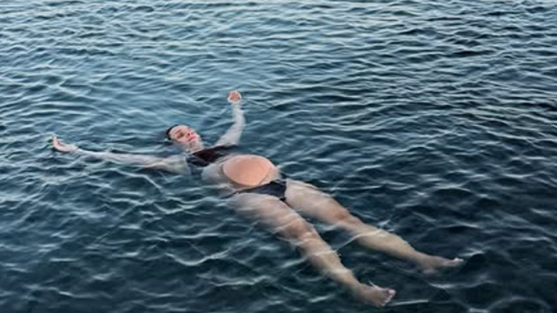 Meriç Aral'dan hamilelik pozu