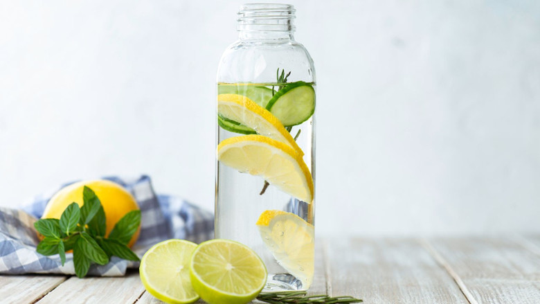 Yaz aylarında ödem nasıl atılır? Hem ferahlatan hem de ödem söktüren 5 etkili tarif