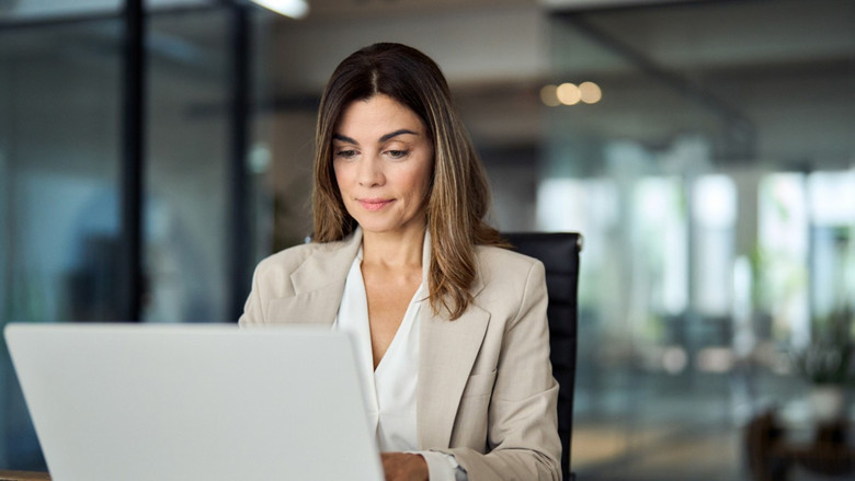 Uzmanından uyarı: Cildiniz mavi ışık tehdidi altında