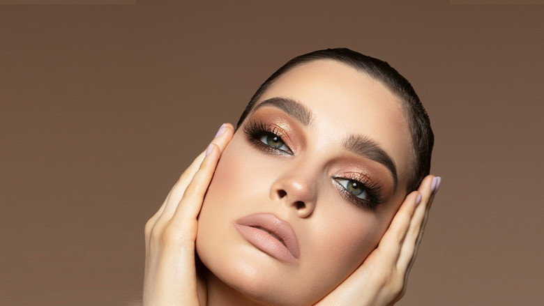 Cam efekti bronz tenle tanışıyor!