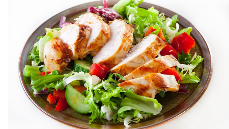 Doktorlara göre son kullanma tarihinden sonra asla tüketmemeniz gereken 6 gıda