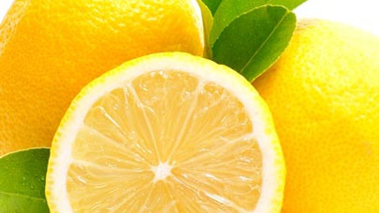 Sivilceler için limonlu yoğurtlu maske