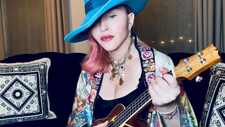 Madonna ilk dövmesini kaç yaşında yaptırdı?