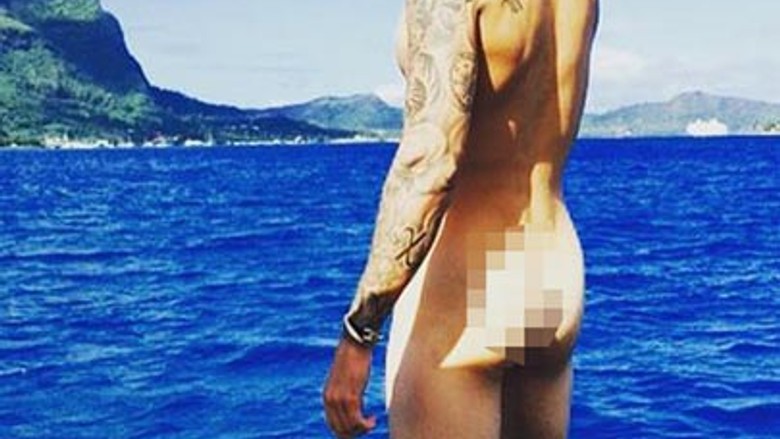 Instagram'da çıplak poz