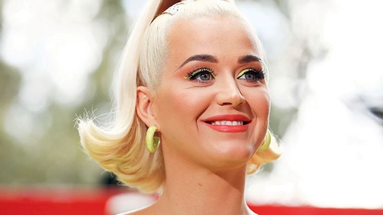 Katy Perry ile gülümseyin, geri geliyor!