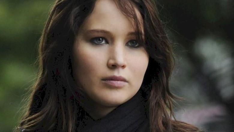 Jennifer Lawrence Oscar töreninde dikkat çekmek için mi düştü?