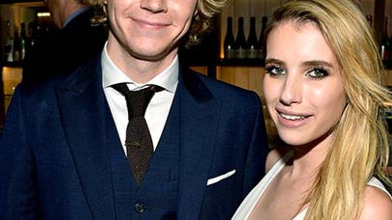 Emma Roberts nişanlandı